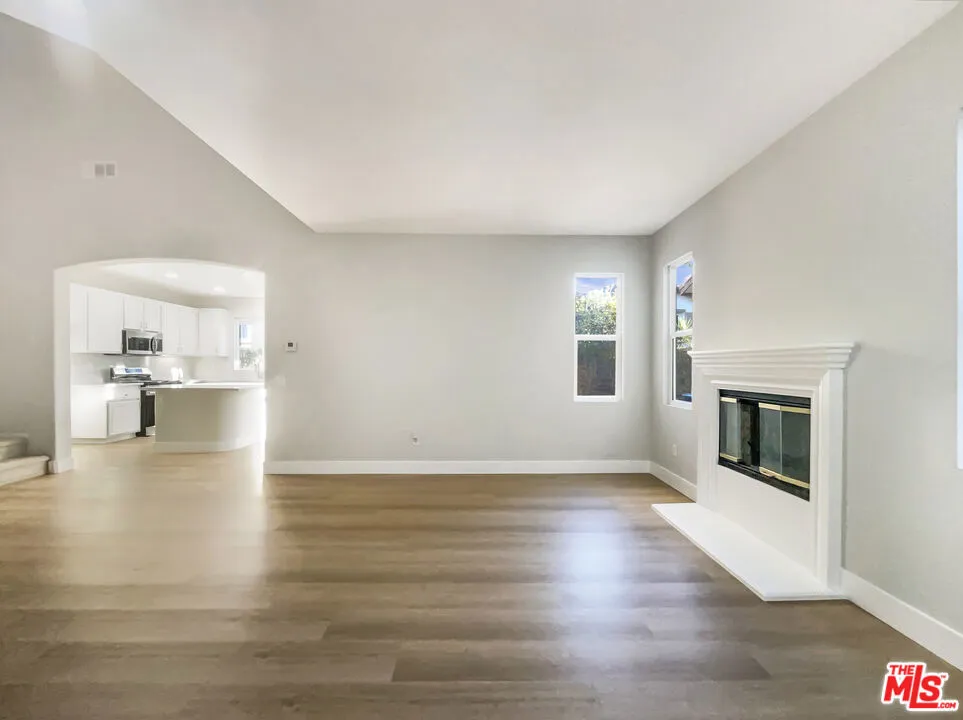 24130 Tango Drive, Valencia, California 91354 home-pic-12